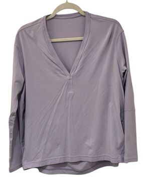 lululemon athletica back in action, V-neck, long sleeve shirt, in lilac